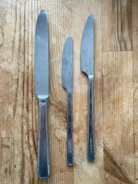 3 couteaux en métal dépareillés