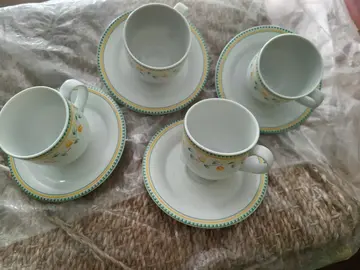 tasses à café et sous tasses