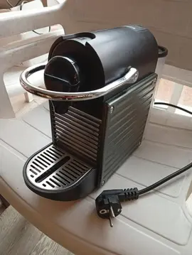Donne cafetière nespresso