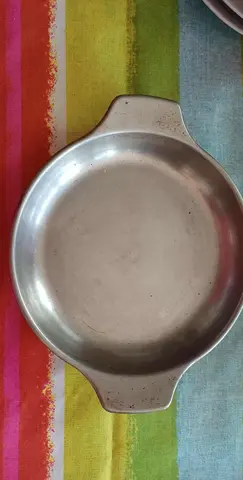 petit plat en métal