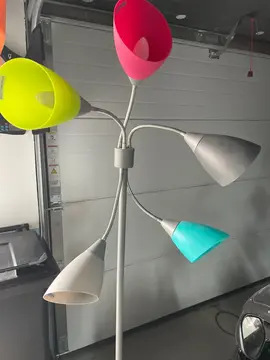 donne lampe avec 5 bras articulés