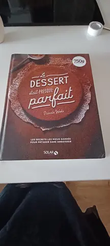 Donne livre de cuisine de desserts