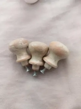 3 petites poignées de tiroirs