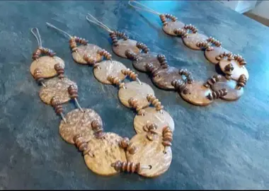 Attaches rideaux imitation bois