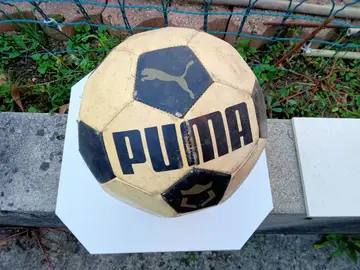Ballon de Foot en cuir PUMA