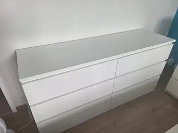 meubles blanc ikea ,aspirateur, tancarville
