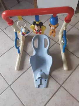 portique et fauteuil de bain pour bébé