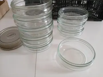 divers pots en verre