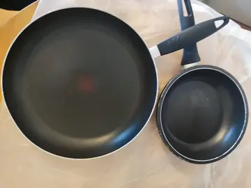 2 poêles pour cuisiner