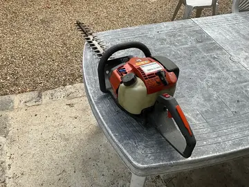 taille haie à réparer
