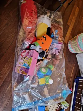 lot de jouets et peluche