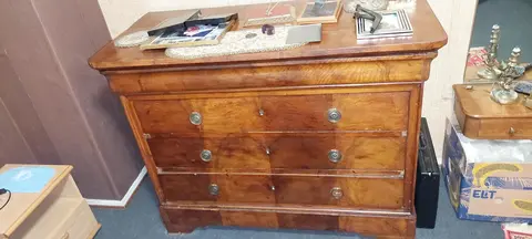 Vieille Commode