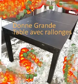 Donne Grande table ikea noire bois non massif 175cm x 95cm hauteur 74cm 2 rallonges dede 42.5 chacun