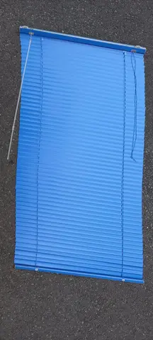 Store vénitien bleu 1,40m x 0,70m très bon état