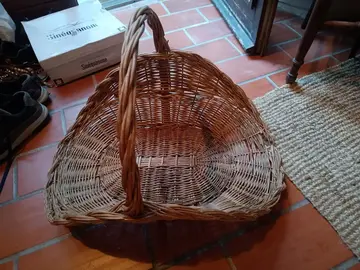 panier en osier à bûches ou autre