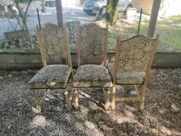 3 chaises anciennes