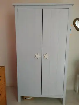 armoire gris clair
