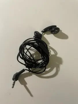 écouteurs filaires noirs prise jack