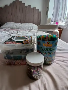 Perles à repasser et crayons de couleur