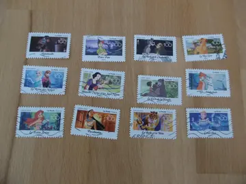 Série 12 timbres Disney 2023