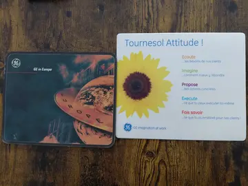 deux tapis de souris publicitaires