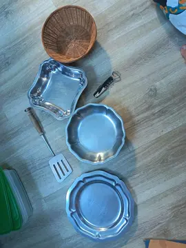 Plats en métal