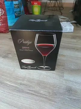 Verres vin neuf