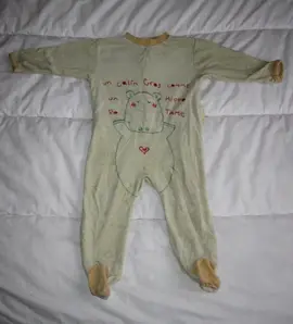 Pyjama chaud 2 ans (manque 1 pression, non gênant)