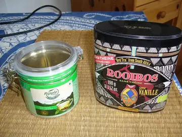 2 boîtes thé (vides)