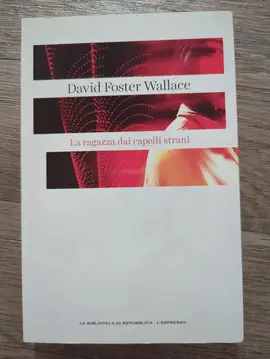 Livre "la ragazza dai capelli strani"