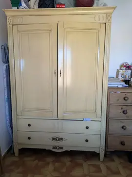 meuble ancien portes et tiroirs qui fonctionnent mal