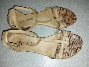 2 paires de chaussures