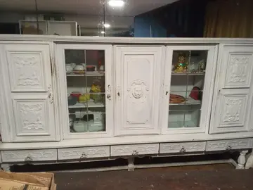donne grand buffet et sa table année 1976 sinon déchetterie