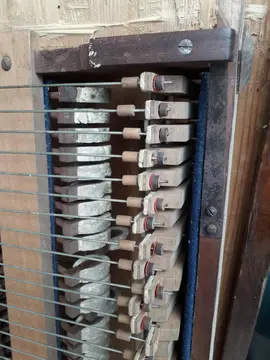 Pièce d'ancien piano