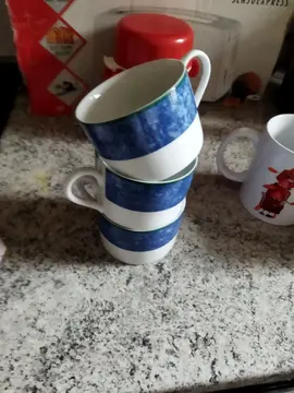 trois tasses