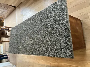plan de travail granit moucheté 155 cm x 60 x 3