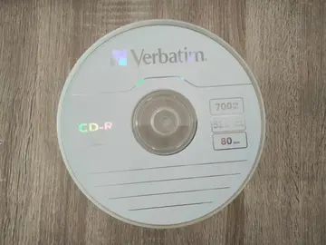 une cinquantaine de CD vierge