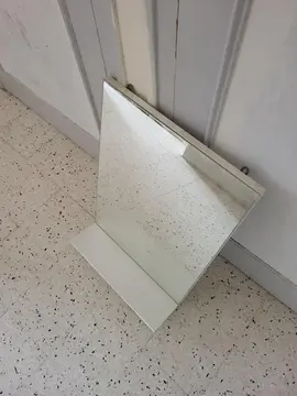 miroir salle de bain ou toilettes