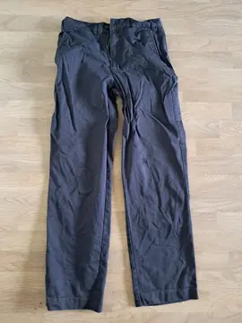 36 jeans noir homme : qq tâches devant