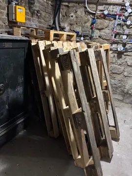 Lot de 12 palettes à donner