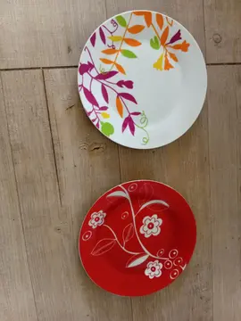 assiettes plates et dessert
