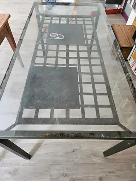 table verre et acier noir 4/6 place