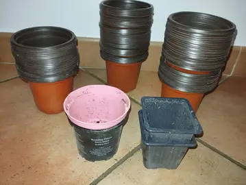 Lot pots en plastique