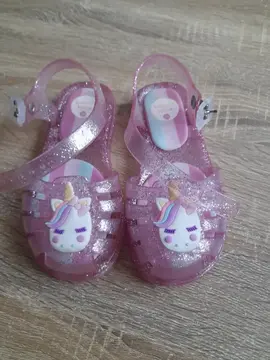 nus pieds licorne plastique T 26