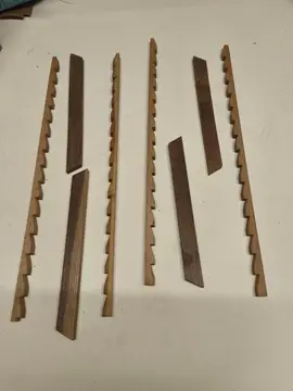 Crémaillères en bois pour étagères