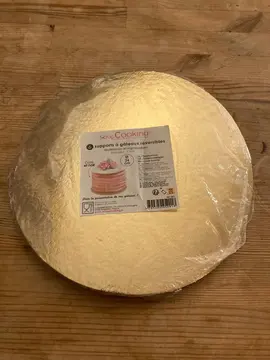 Supports pour gâteaux en carton doré