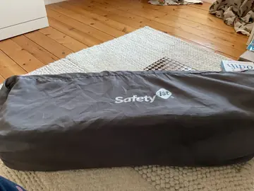 lit parapluie + matelas + alese