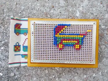 Jeu avec allumettes de couleur