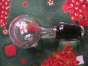 Bouchon de carafe en verre.