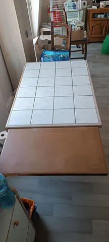 table avec carrelage
